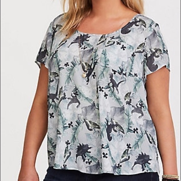 ISO Torrid Jurassic World/Park 3 or 4! - Picture 1 of 4